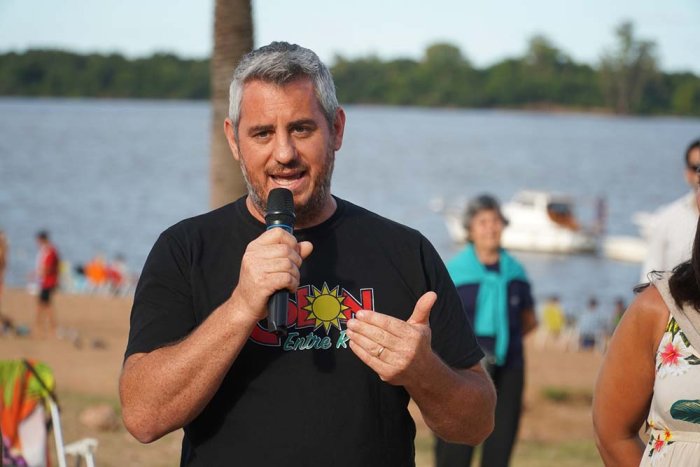 Jos&eacute; Luis Walser inaugur&oacute; la temporada desde el balneario Inkier.
