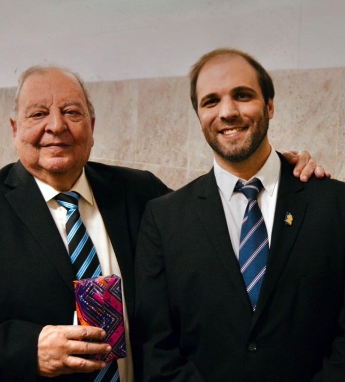 Junto al licenciado Andr&eacute;s Moulins, apoderado legal del complejo educativo Capuchinos.