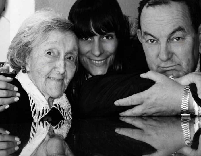 Tota, junto a su nieta Liz y su hijo Armando
