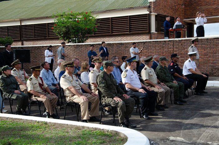 Autoridades, retirados y dem&aacute;s invitados especiales, presentes.