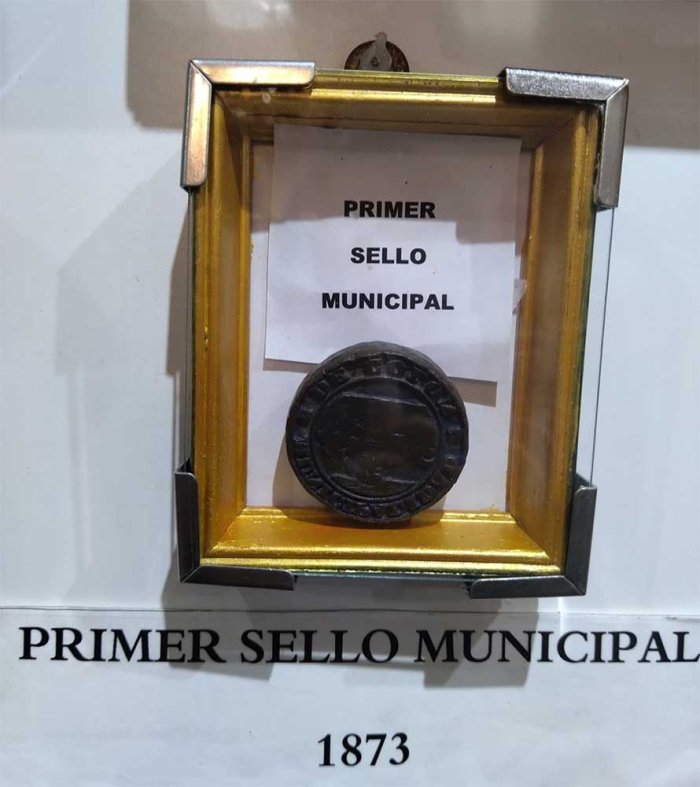 Primer sello municipal.