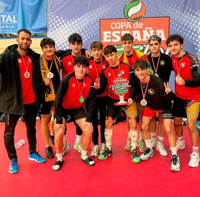 Como entrenador fue subcampe&oacute;n de la Copa de Espa&ntilde;a.