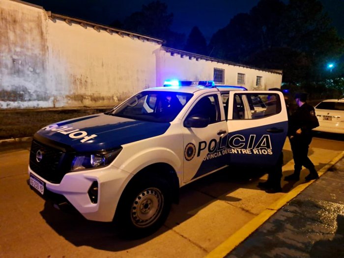 El m&oacute;vil de la Comisar&iacute;a D&eacute;cima que concurri&oacute; para asistir a los de la Tercera.