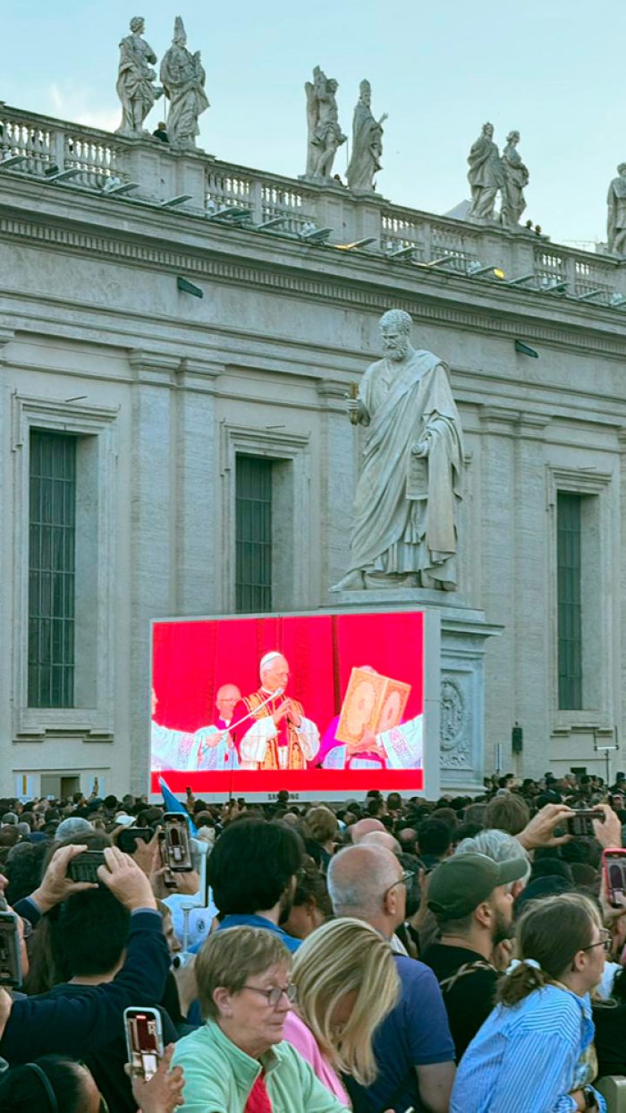 As&iacute; siguieron desde Plaza San Pedro el discurso del nuevo santo padre.