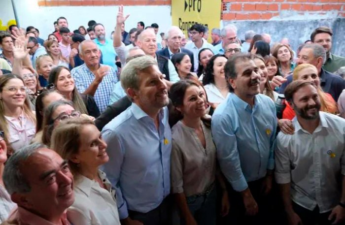 Ballejos junto a Frigerio, Ritondo, Azcu&eacute; y otros militantes del Pro.