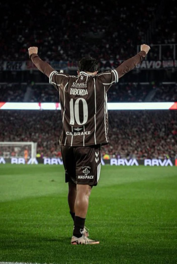 Taborda celebra su gol, convertido en el primer tiempo.
