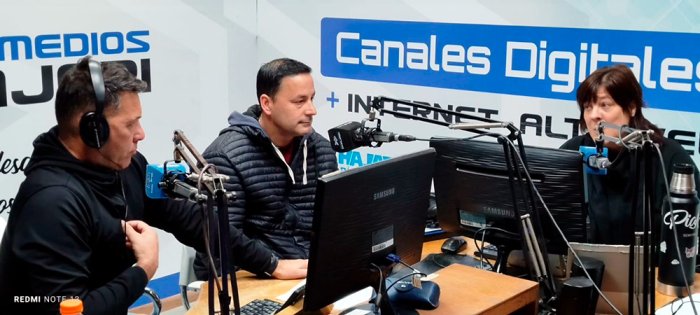Luis y Georgina comentaron la campa&ntilde;a solidaria que realizan en Chajar&iacute;.