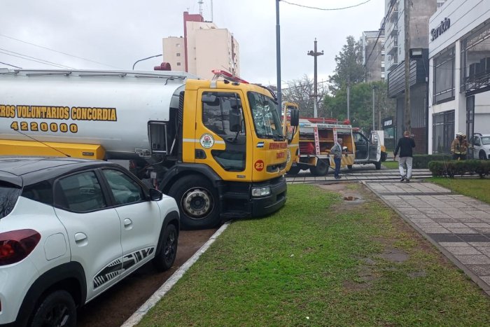 Los bomberos trabajaron en el lugar. Cr&eacute;dito: El Entre R&iacute;os