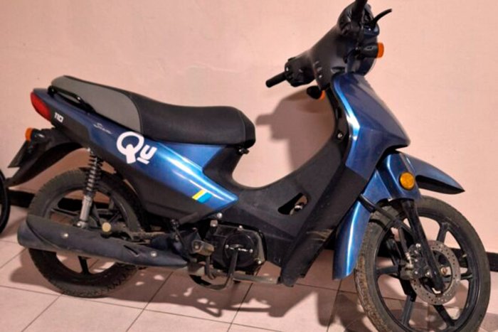 La motocicleta recuperada esta madrugada en el barrio La Tablada.