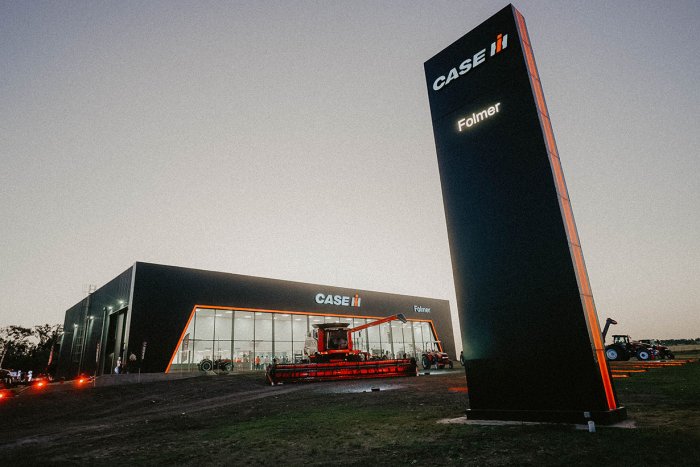 As&iacute; luce la nueva fachada de la concesionaria de Case IH ubicada en un predio de 20 mil metros cuadrados.