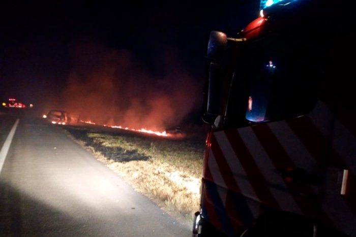 El fuego se propag&oacute; para la banquina, hasta que fue controlado por bomberos voluntarios.
