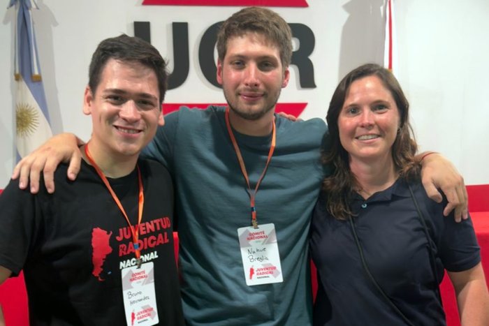 Hern&aacute;ndez y Varisco con el nuevo presidente de la Juventud Radical.