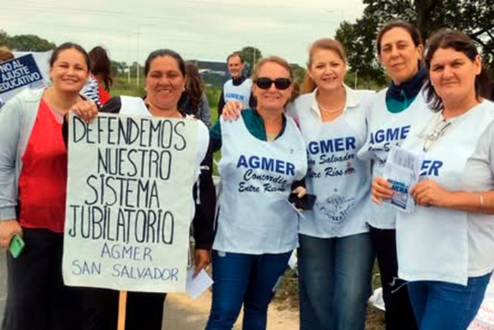 En el acceso a Chajar&iacute; hay docentes representando a 3 seccionales de AGMER.