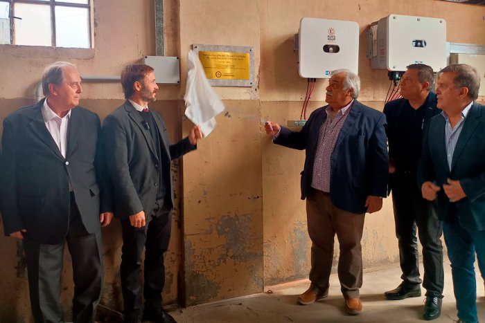 Spinelli encabez&oacute; la ceremonia de inauguraci&oacute;n, acompa&ntilde;ado por el intendente Azcu&eacute;, entre otros.