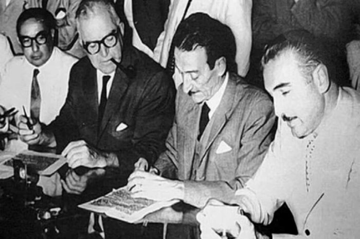 El 15 de junio de 1960, Carlos Sylvestre Begnis (a la izquierda), gobernador de Santa Fe, y Ra&uacute;l Uranga (a la derecha), gobernador de Entre R&iacute;os, firman el acuerdo para la construcci&oacute;n del T&uacute;nel Subfluvial.