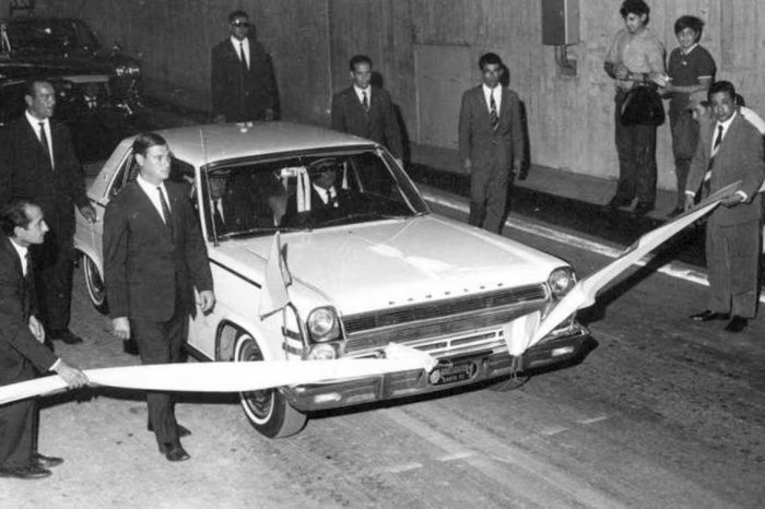 El 13 de diciembre de 1969, el presidente de facto Juan Carlos Ongan&iacute;a cort&oacute; la cinta junto a los gobernadores de Santa Fe y Entre R&iacute;os.