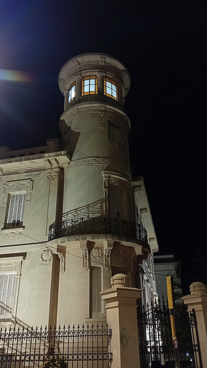 Fachada del hist&oacute;rico edificio escolar ubicado en el centro de Gualeguaych&uacute;.