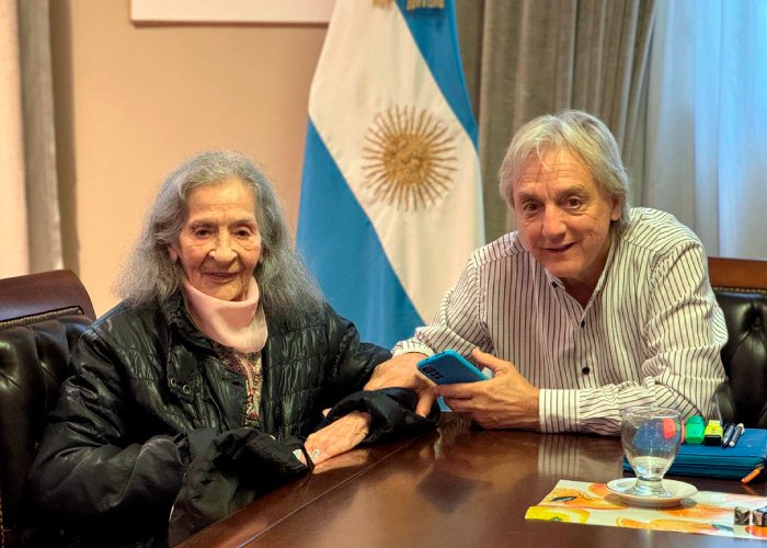 Moulia recibi&oacute; a la escritora talense en la Casa de Entre R&iacute;os.