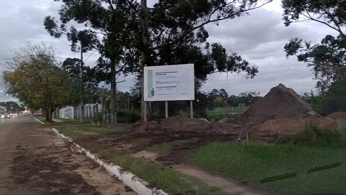 El cartel que indica sobre la obra que est&aacute; ejecut&aacute;ndose en esa zona de Concordia.