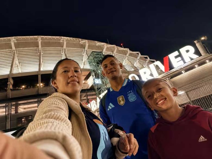 Alyson con sus padres, Flavia y Carlos