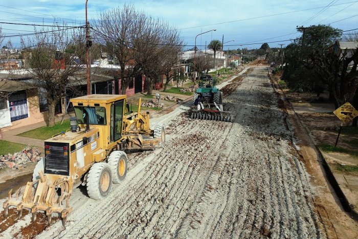 Realizan trabajos previos a la pavimentaci&oacute;n en calle JJ Valle.
