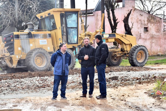 Azcu&eacute; con Esquibel recorri&oacute; la obra en marcha en calle JJ Valle.