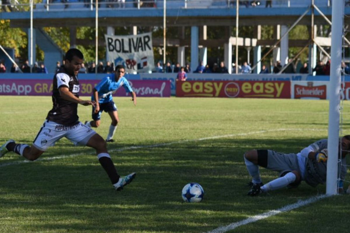 El momento preciso del gol de Curuchet.