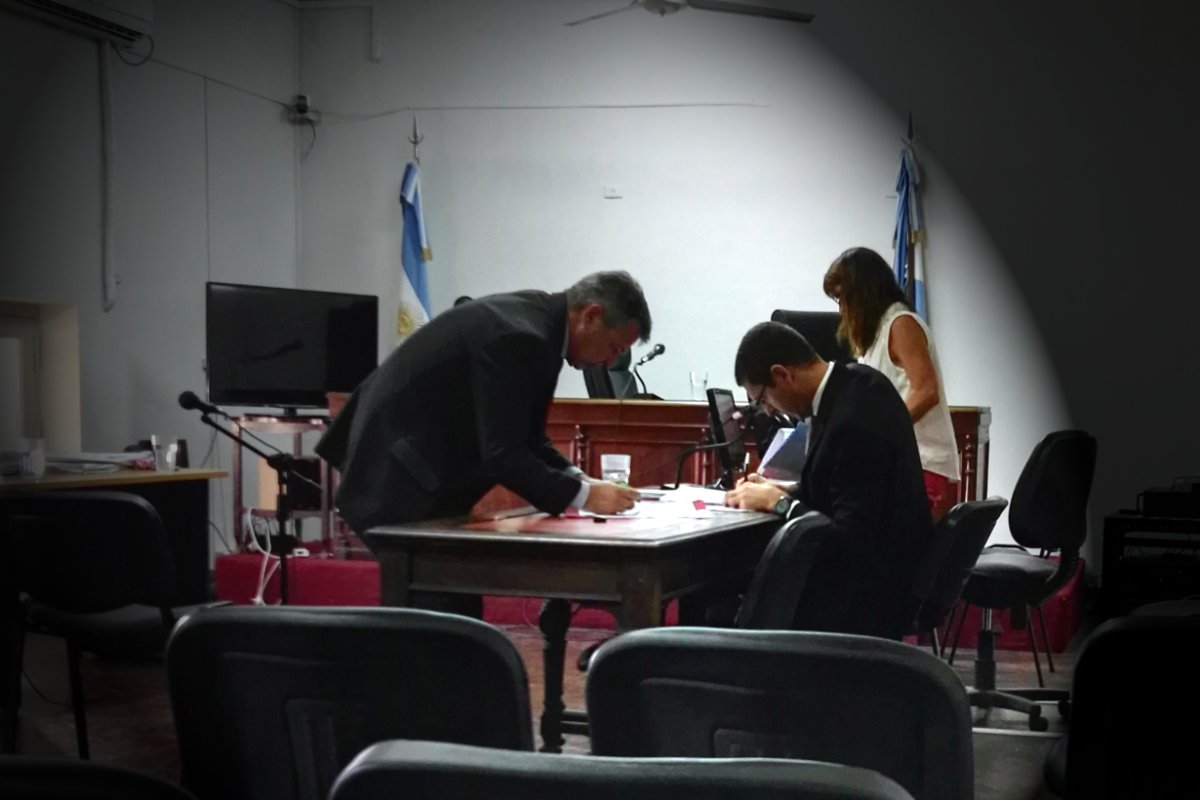Arias y Bukt&eacute;nica, antes de empezar la audiencia