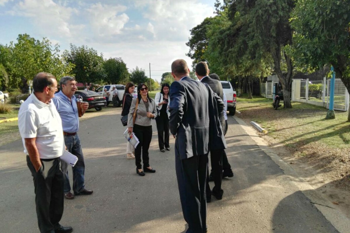 As&iacute; empez&oacute; la recorrida de terrenos (foto: EER).