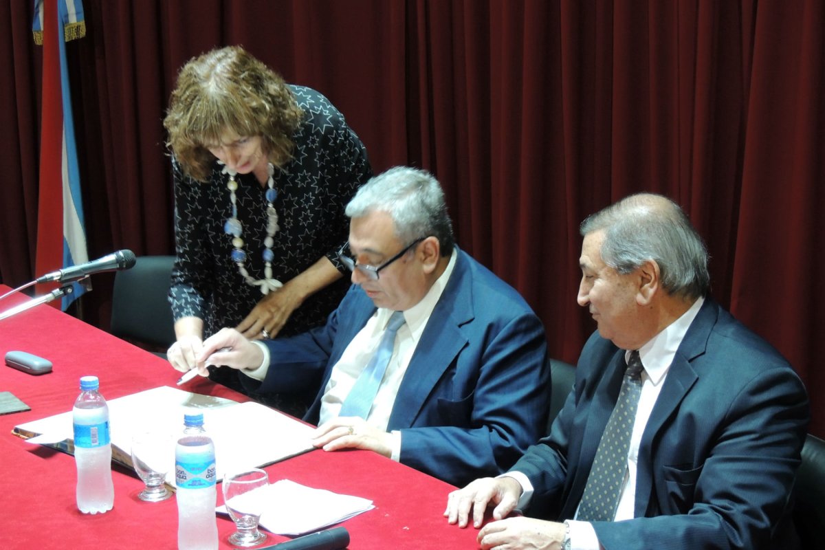 Mangia y Fern&aacute;ndez, decano y vice de la FCAD.