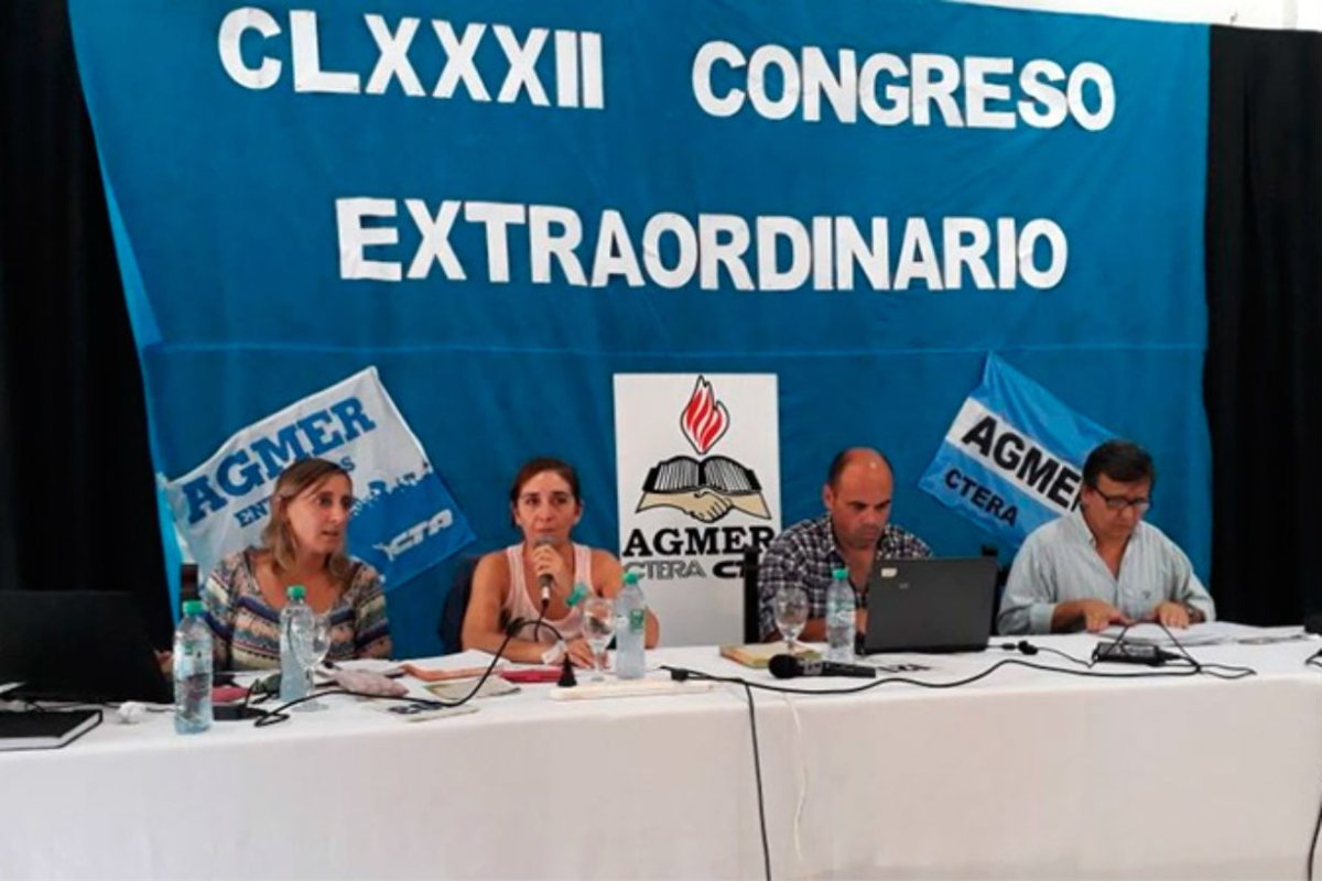 Congreso en Feliciano (Cr&eacute;dito: Elonce.com)