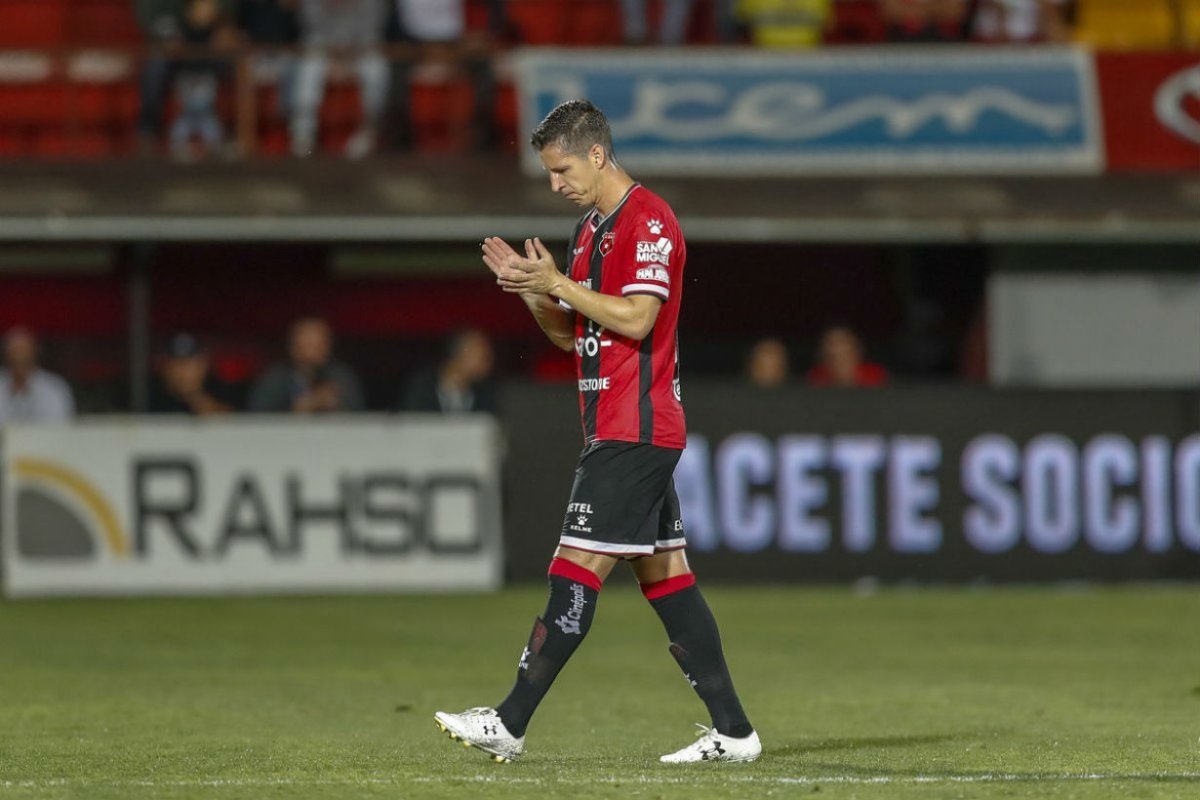 Gabas deja el f&uacute;tbol, tras 14 a&ntilde;os en Costa Rica.