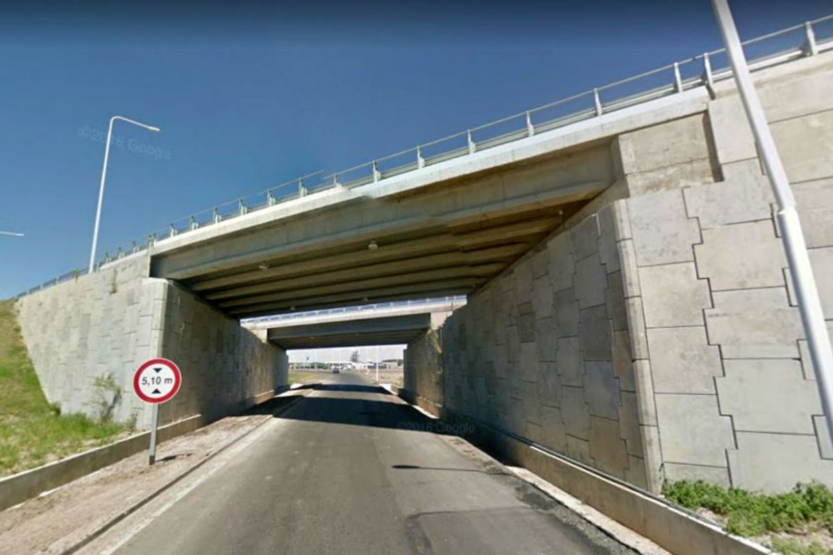 En el puente de Cuatro Bocas desv&iacute;an el tr&aacute;nsito.
