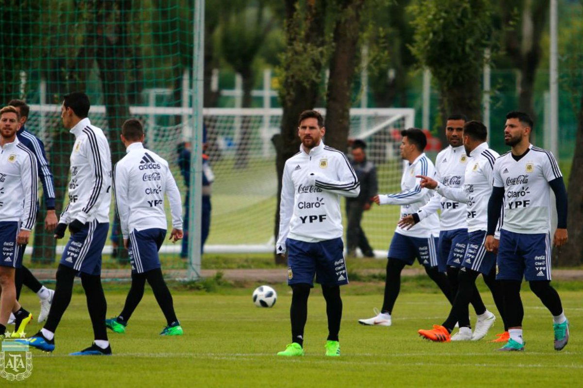 La selecci&oacute;n sigue entrenando en Rusia.