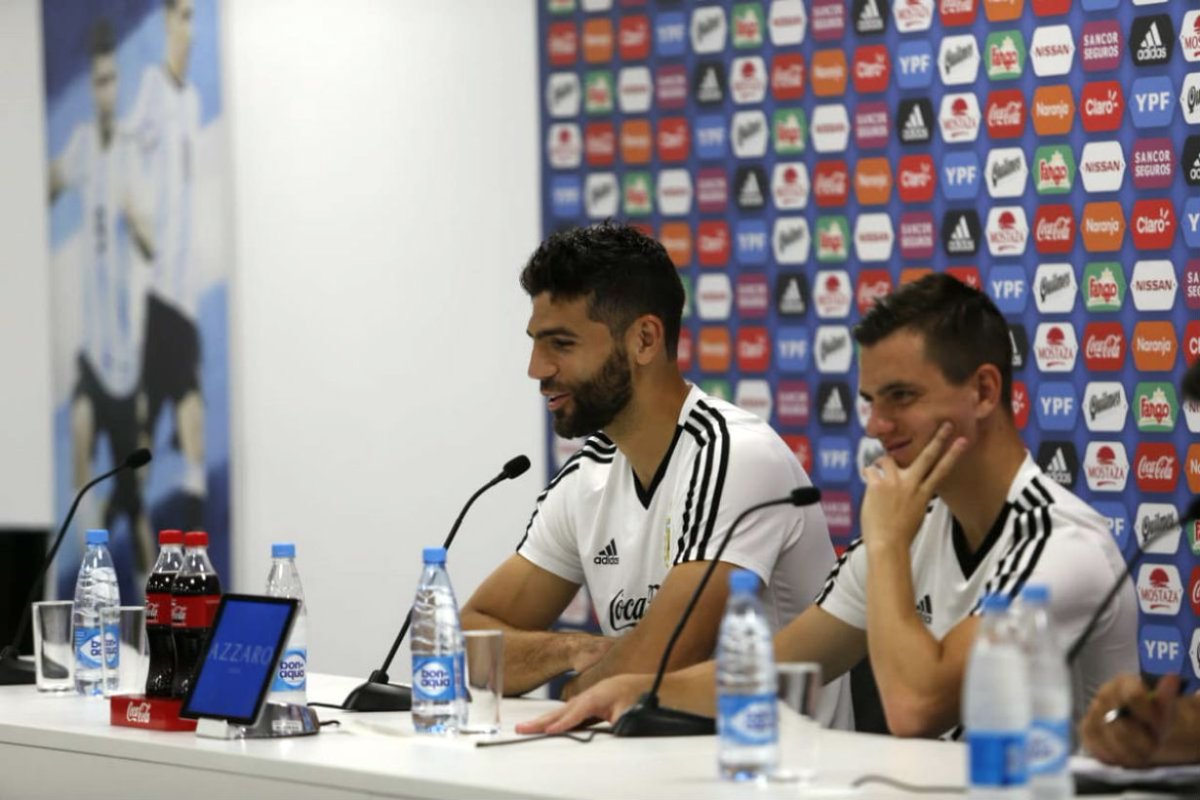 Fazio y Lo  Celso, entre risas hoy.
