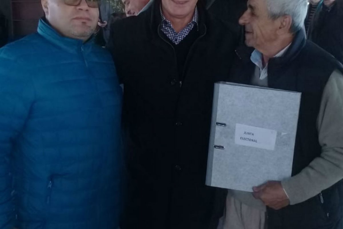 Torres, a la izquierda, con el gobernador Bordet.