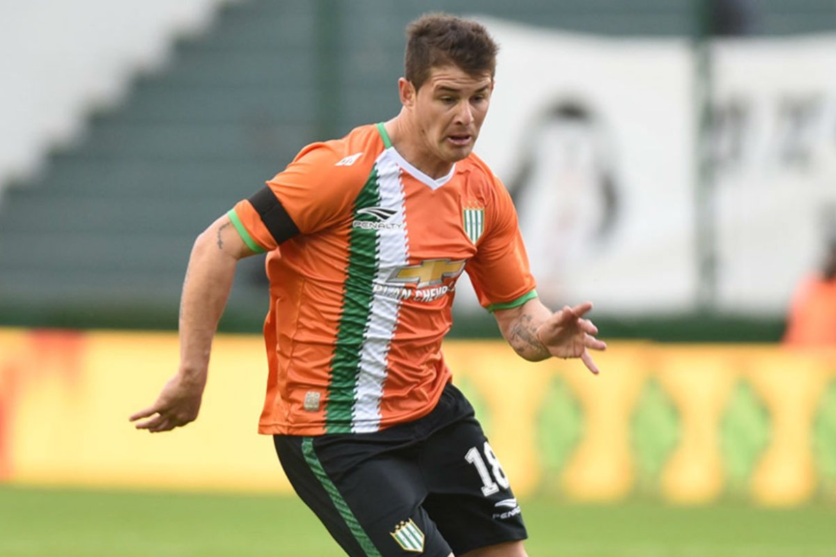 Sperduti dej&oacute; Banfield para llegar a Paran&aacute;.