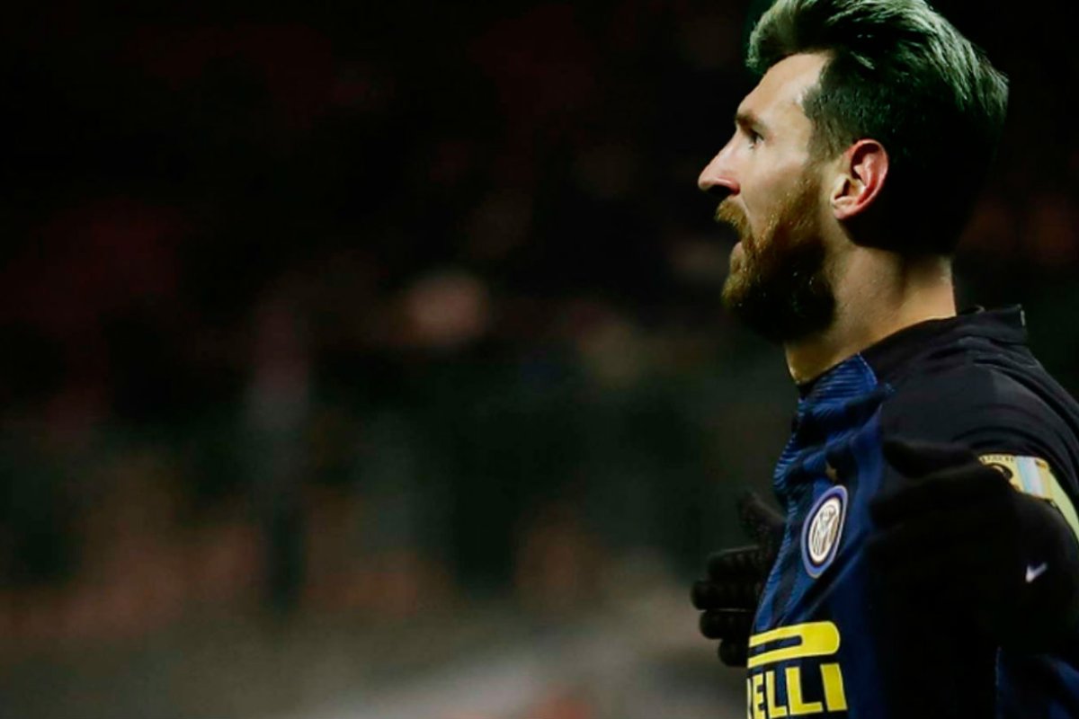&iquest;Se imaginan a Messi con esa camiseta?