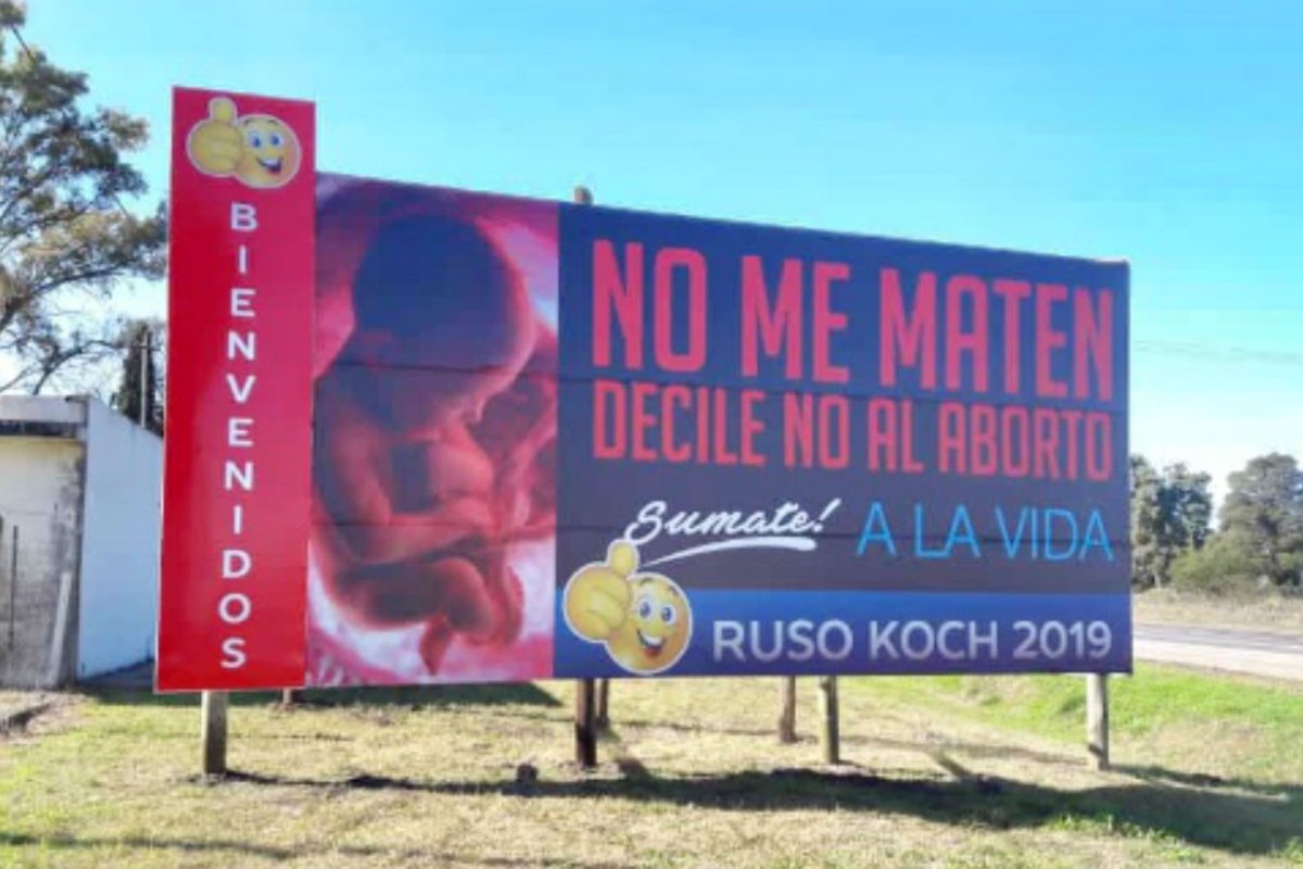 El cartel ubicado a la vera de ruta 26.