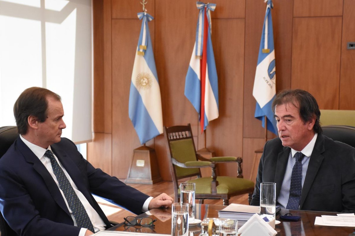 Bordet con Castrill&oacute;n, presidente del STJ.