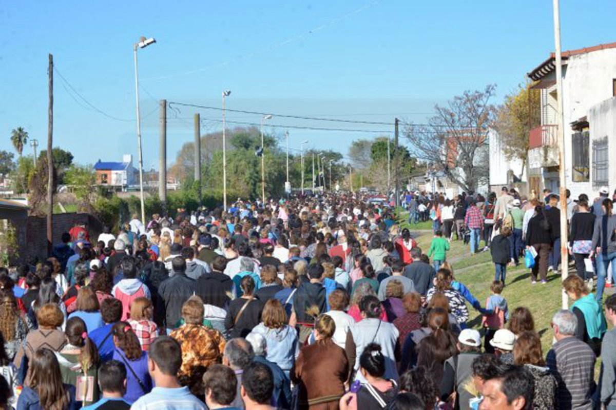 Multitudinarias procesiones en Entre R&iacute;os