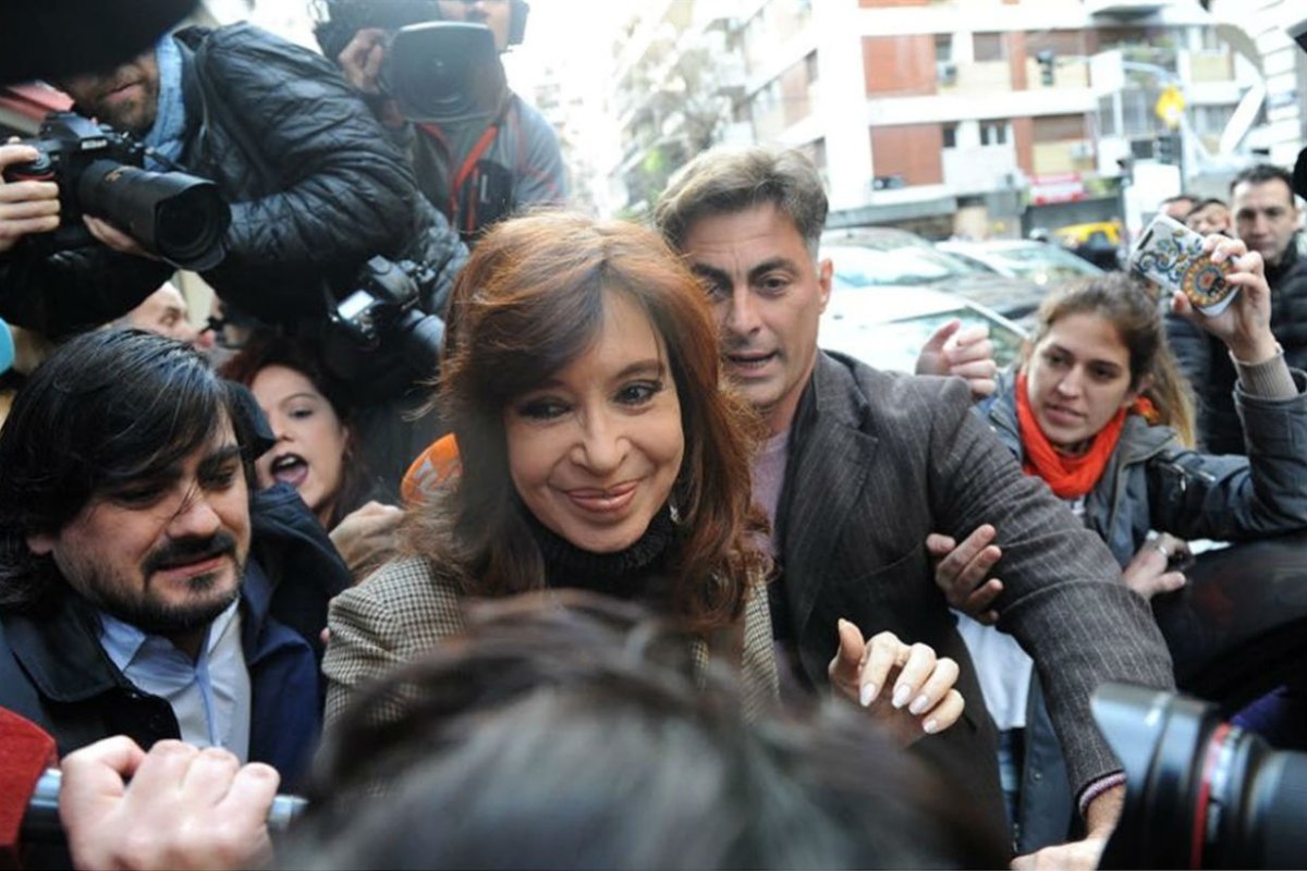 CFK, esta ma&ntilde;ana al llegar a Tribunales.