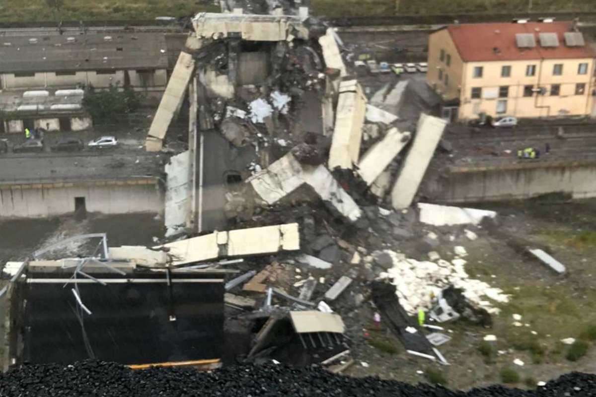As&iacute; colaps&oacute; el puente de Morandi, en G&eacute;nova.
