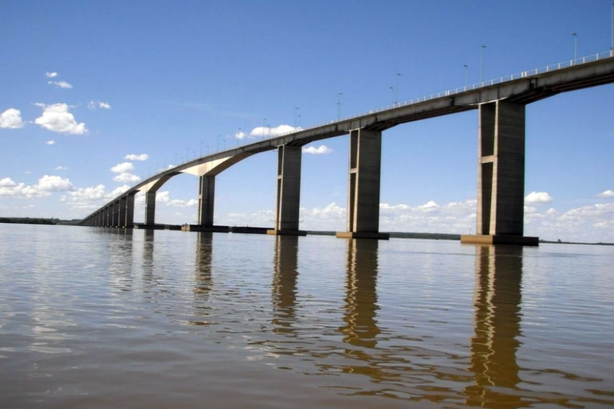 El puente ubicado entre Gualeguaych&uacute; y Fray Bentos