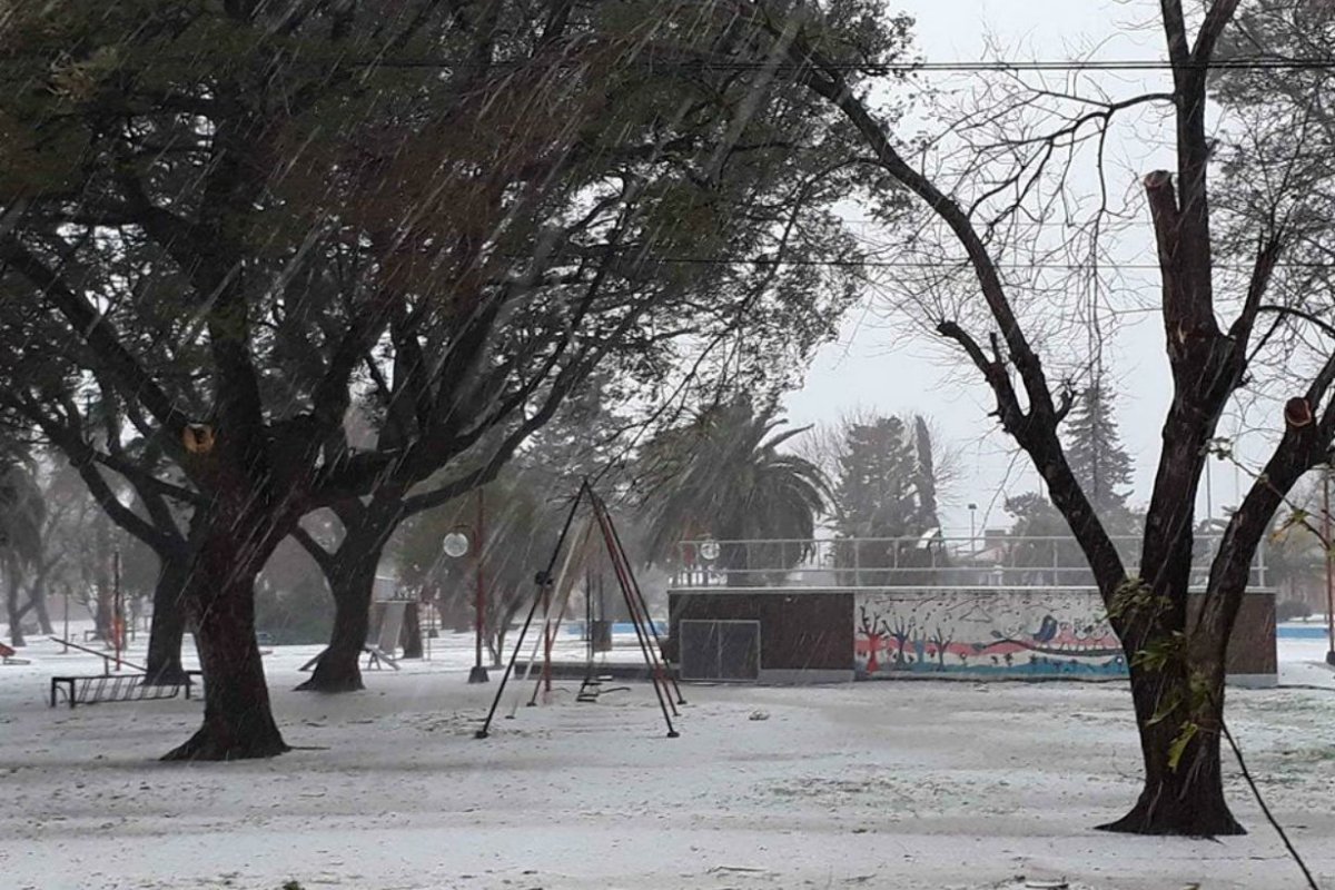 Lluvia, granizo y el manto blanco (foto: Facebook)