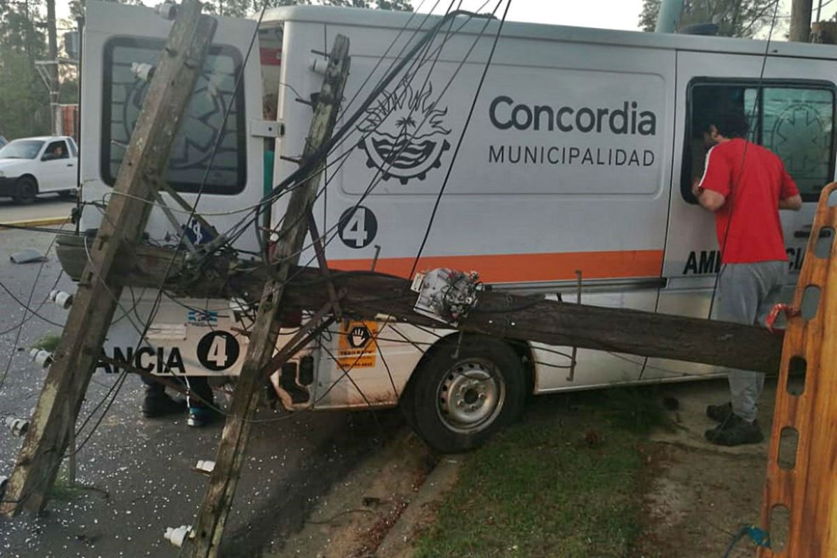 As&iacute; qued&oacute; la ambulancia (foto: DRU).