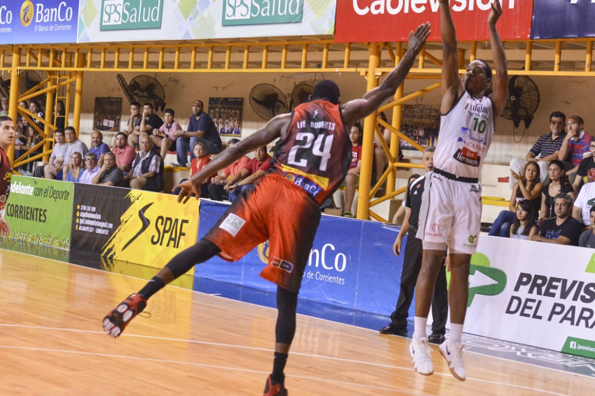Draper anot&oacute; 24 y Roberts, ex Verde, sum&oacute; 20.