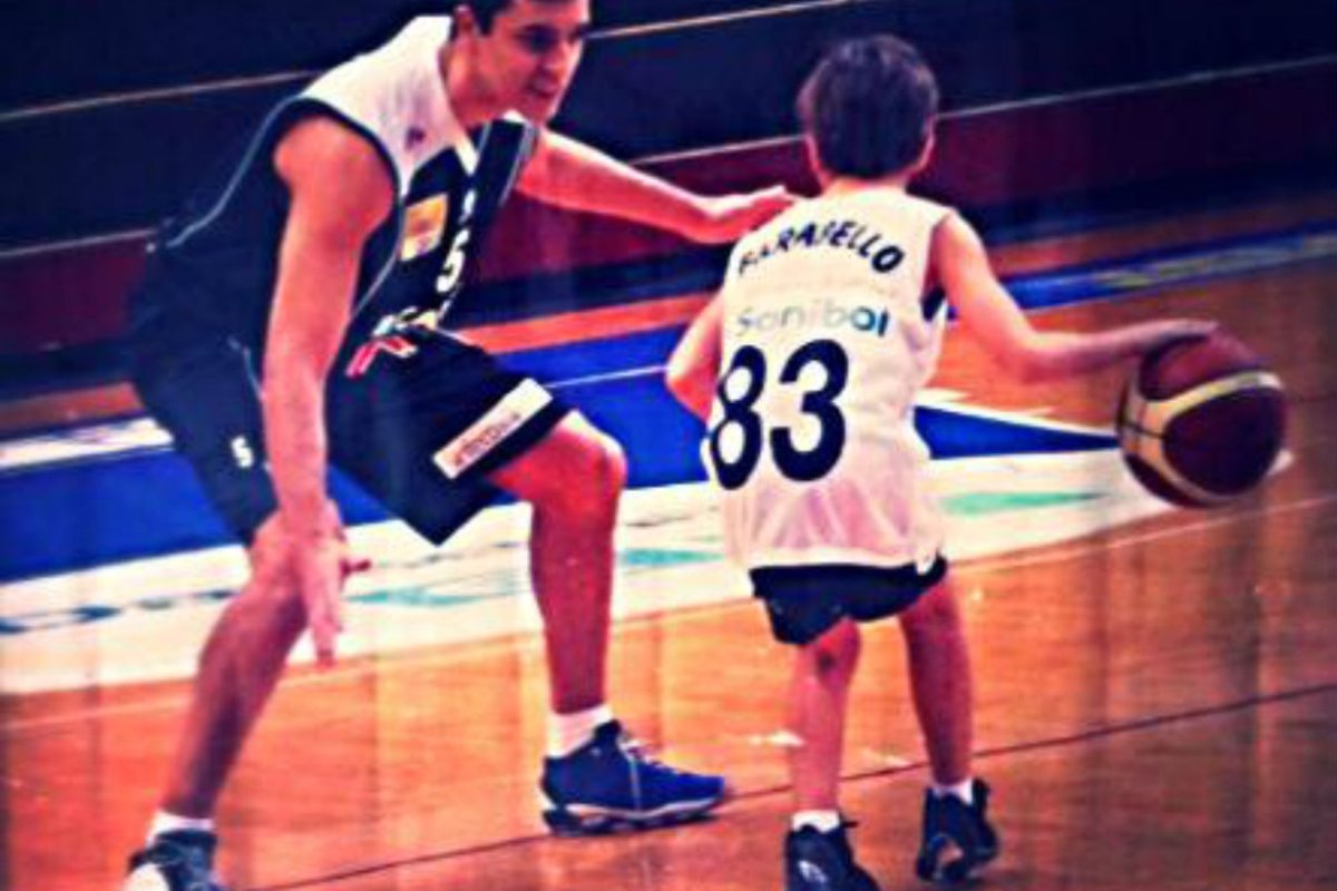 Daniel con el entonces ni&ntilde;o llamado Francisco.