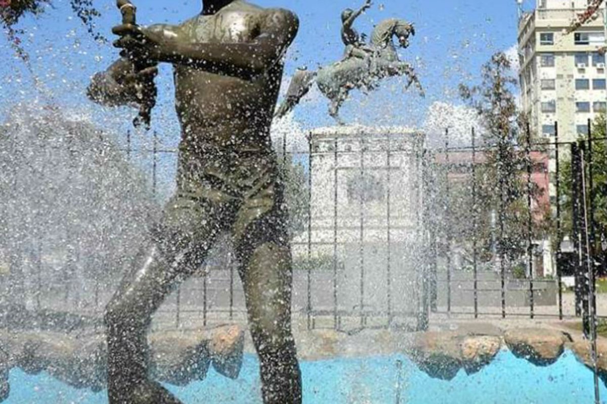 La fuente del pescador, en plaza 25 de Mayo.