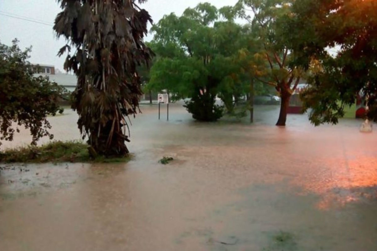 Una plaza anegada en plena Nogoy&aacute;.